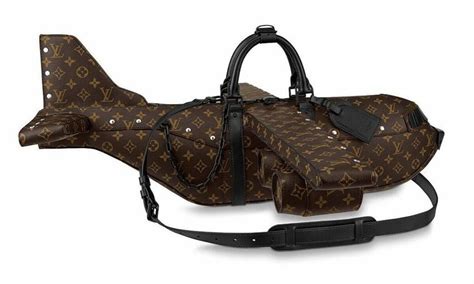 borsa aeroplano louis vuitton|Louis Vuitton: il brand lancia la nuova borsa a forma di aereo.